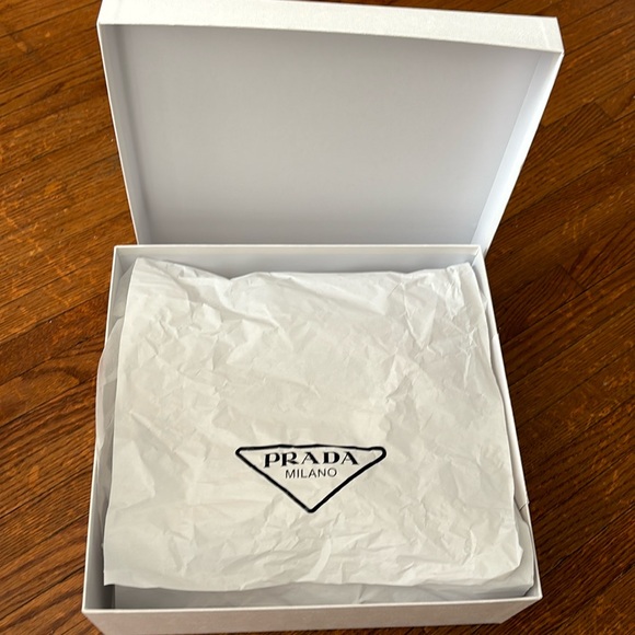 Prada Box - Picture 2 of 3